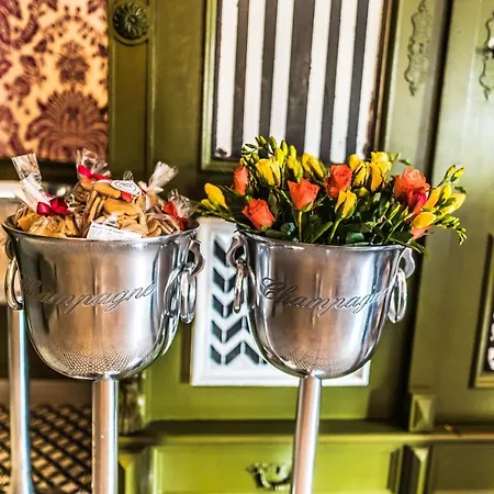 Boutique Massimos Hotel 4*