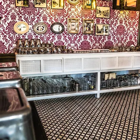 Boutique Massimos Hotel 4*